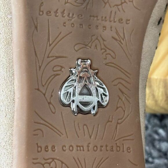 Bettye Muller Concept Janae Perforated Ballet Flats Womens 8.5 Leather Shoes - Picture 10 of 10